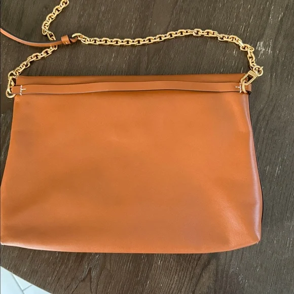 Tory Burch Shoulder Bag with Gold Chain - Picture 4 of 12